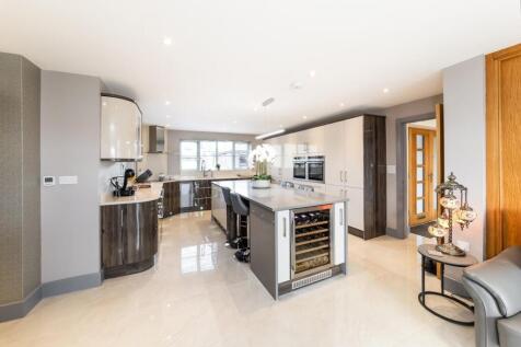 BESPOKE KITCHEN CABINETRY.jpg