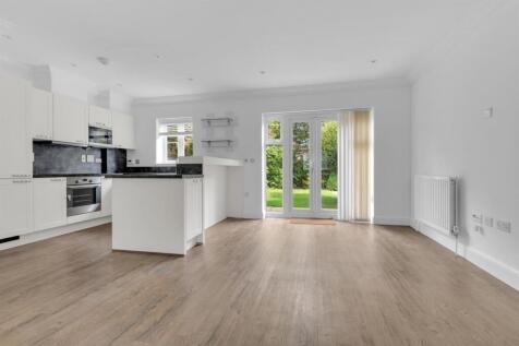 KITCHEN/LIVING