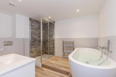 BATHROOM 1.jpg