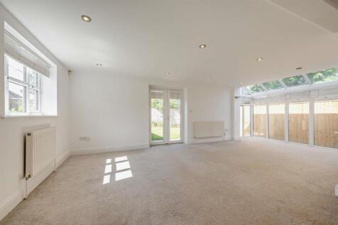 SITTING ROOM.jpg