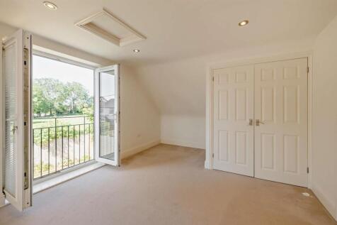 MASTER BEDROOM ii.jpg