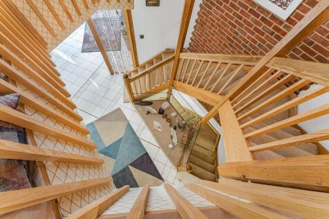 A BESPOKE STAIRCASE.jpg