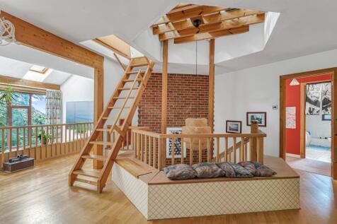 THE STRIKING UPPER LEVEL OF HONEYWOOD.jpg