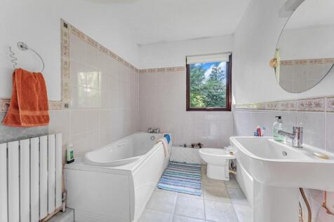 CONTEMPORARY BATHROOMiii.jpg