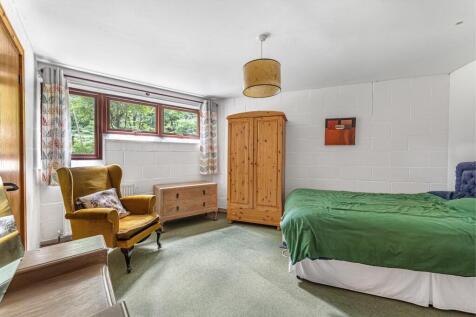 BEDROOM.jpg