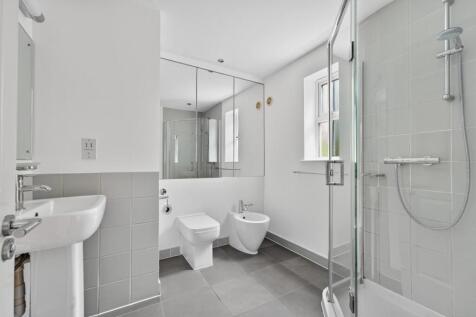 EN-SUITE SHOWER ROOM TO THE PRINCIPAL BEDROOM.jpg