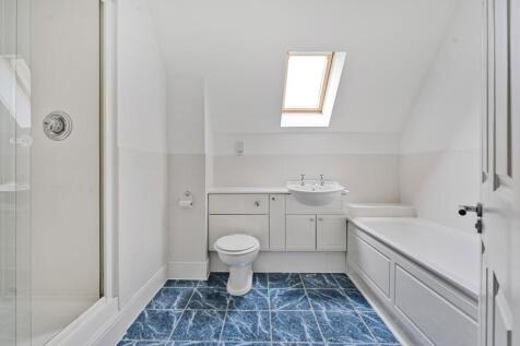 2nd FLOOR BATHROOM.jpg