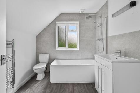 FAMILY BATHROOM.jpg