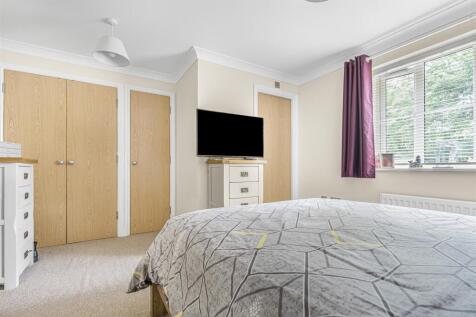 MASTER BEDROOM.jpg