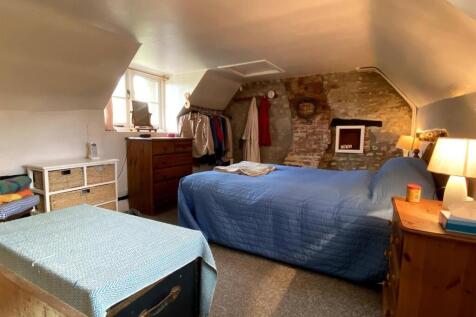 Bedroom 1.jpg