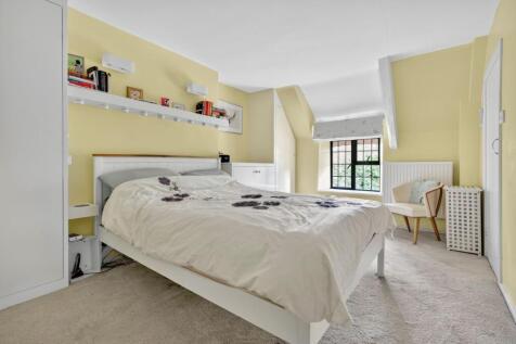 PRINCIPAL BEDROOM.jpg