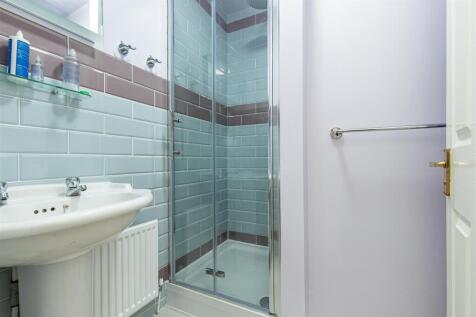 EN SUITE SHOWER ROOM.jpg
