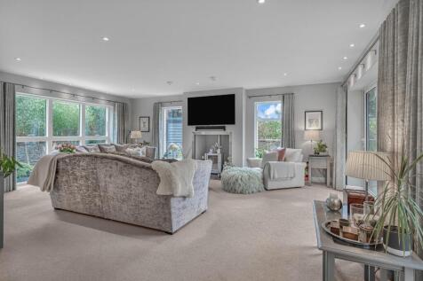 SITTING ROOM.jpg