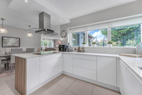 SOCIAL KITCHEN DINING SPACE.jpg