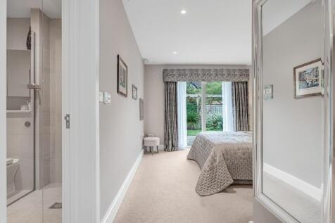 GROUND FLOOR MASTER SUITE.jpg