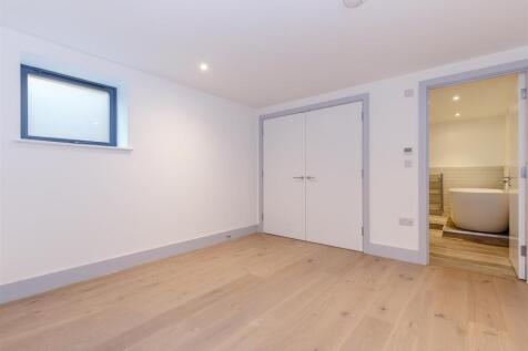 PRINCIPAL BEDROOM Apartment 4.jpg