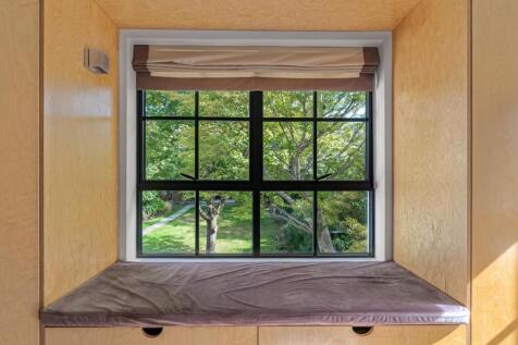 PRINCIPAL BEDROOM WIndow Seat.jpg
