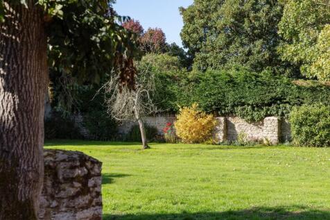 ATMOSPHERIC WALLED GARDENS.jpg