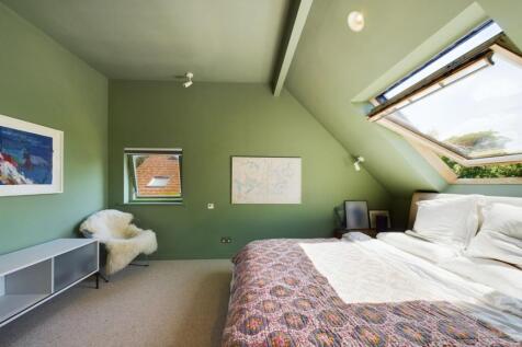 PRINCIPAL BEDROOM.jpg