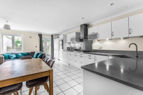 CONTEMPOARY KITCHEN.jpg