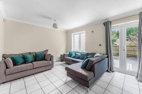 RECEPTION ROOM OPENING ON TO GARDENS.jpg