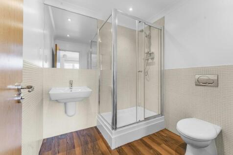 ENSUITE SHOWER ROOM.jpg