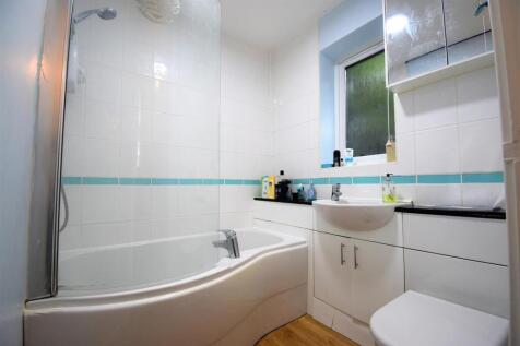 BATHROOM.JPG