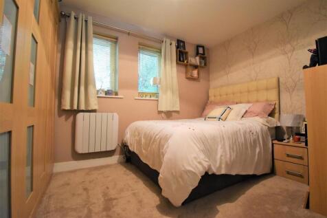 BEDROOM.JPG
