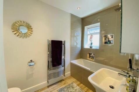 Bathroom 2.jpg