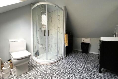 En-suite (bed 1)