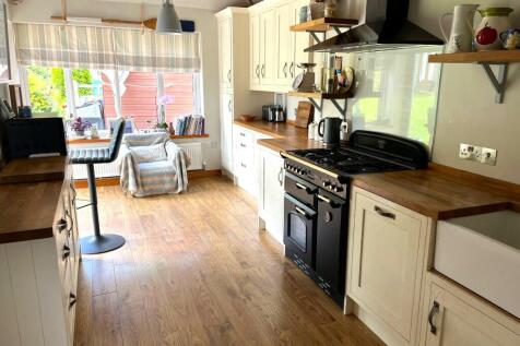 Kitchen/sunroom