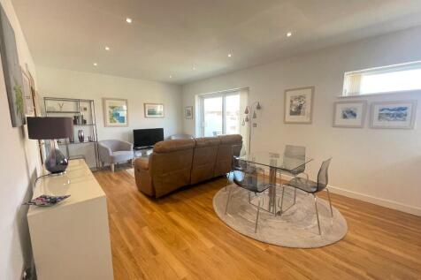 Kitchen to Lounge