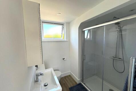 En-suite (bed 2)