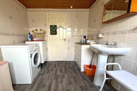 Shower/utility room