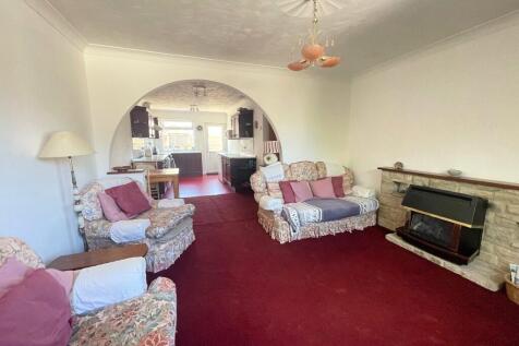 Lounge to Kitchen