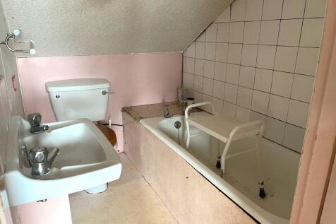 1st floor bathroom