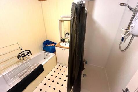 Bath/shower room