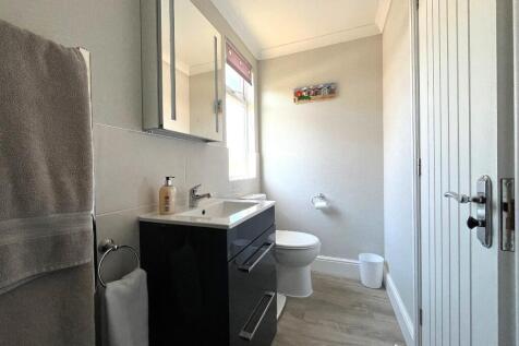 En-suite (bed 1)