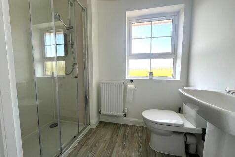 En-suite (bed 1)