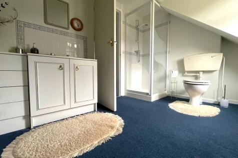 En-suite (bed 3)