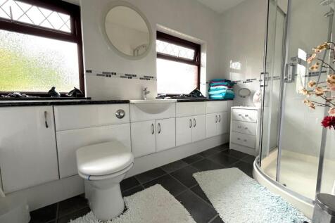 Bath/shower room