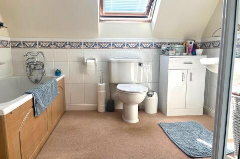 En-suite (bed 1)