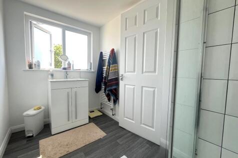 En-suite (bed 1)
