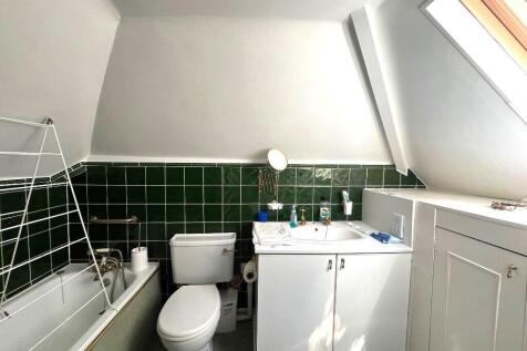 En-suite (bed 1)