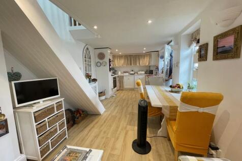 Lounge/dining