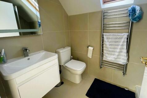 En-suite (bed 2)