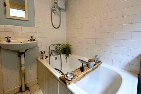 Bath/utility room