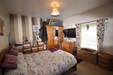 Bedroom 1.JPG