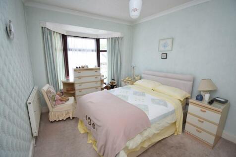 bedroom 1.JPG