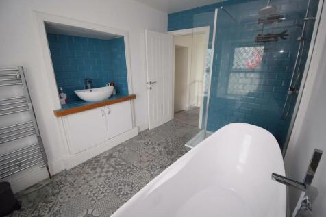 Family Bathroom.JPG